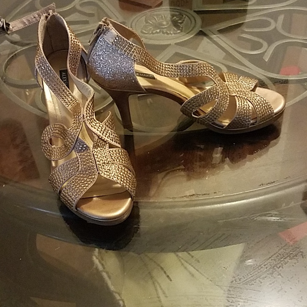 Shoes - Picture 2 of 4